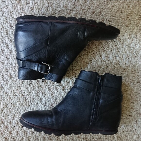 Amalfi by Rangoni black leather Ankle Booties size 6.5 - Picture 2 of 12